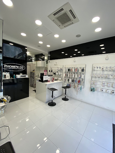 Intérieur de la boutique Phone'N Co